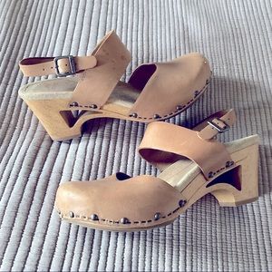 Dansko Thea Tan Leather Clog Cutout Heel Size 39